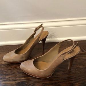 Great color, super comfortable and timeless pump!